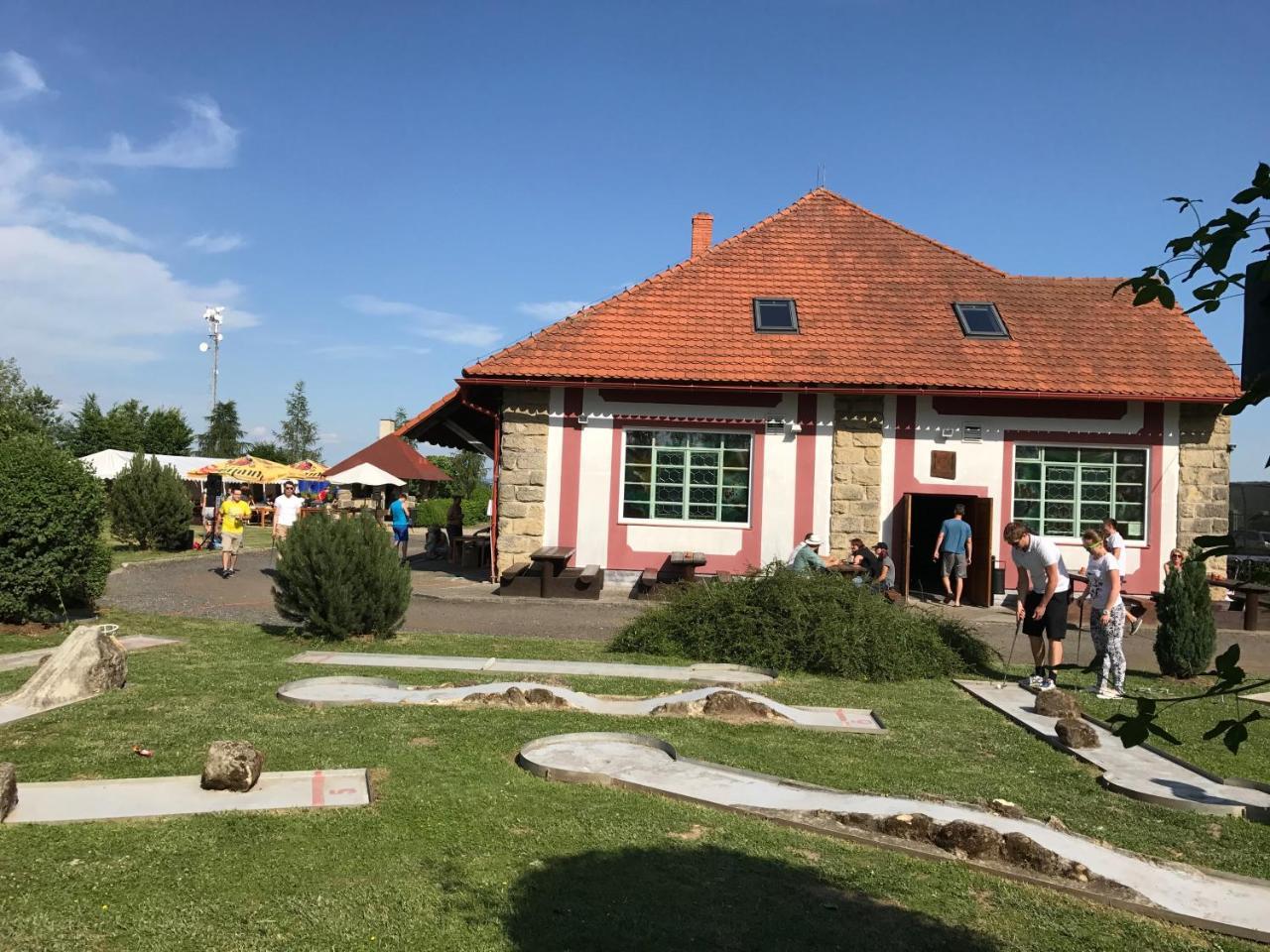 ホテル Famozclub Bakov nad Jizerou エクステリア 写真
